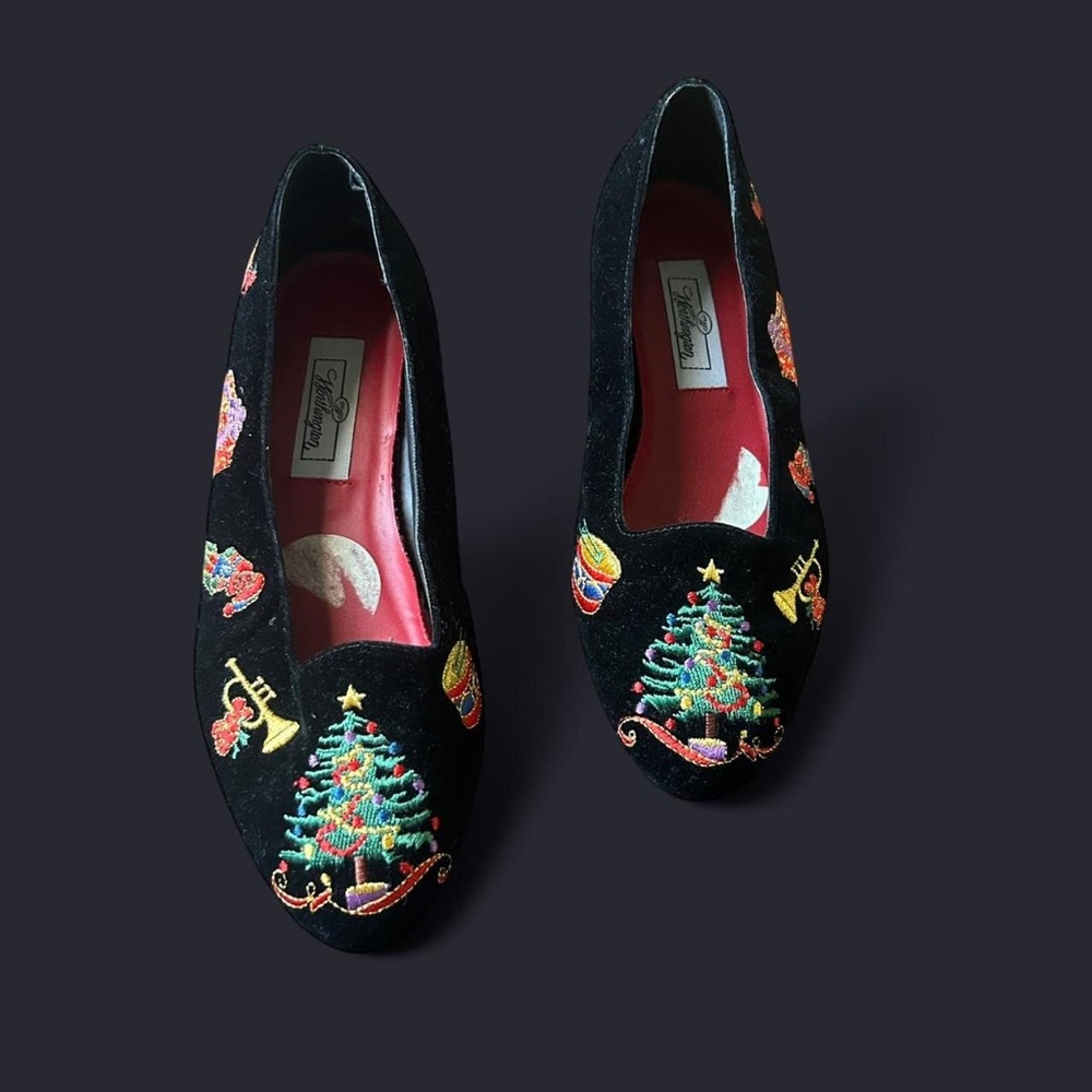 Black velvet flats slip-on shoes with Christmas tree design, #ChristmasShoes